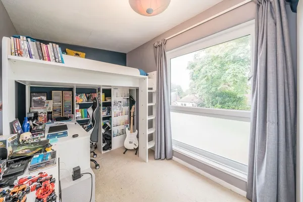 Brackley, Weybridge, KT13 photo 7