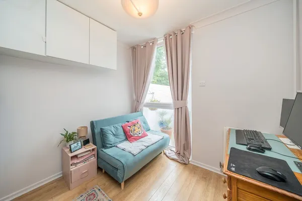 Brackley, Weybridge, KT13 photo 8