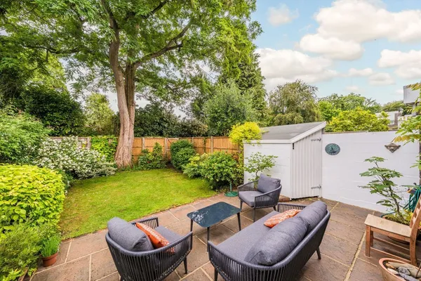 Brackley, Weybridge, KT13 photo 9