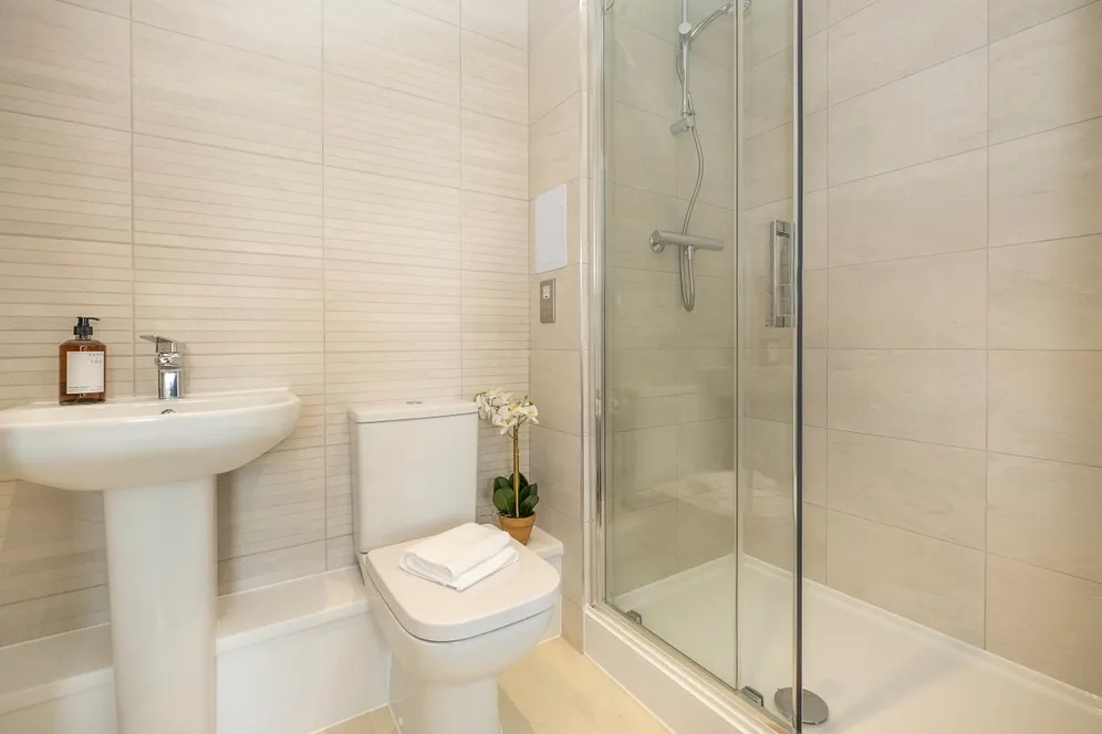 Elmsleigh Road Staines TW18 photo 8