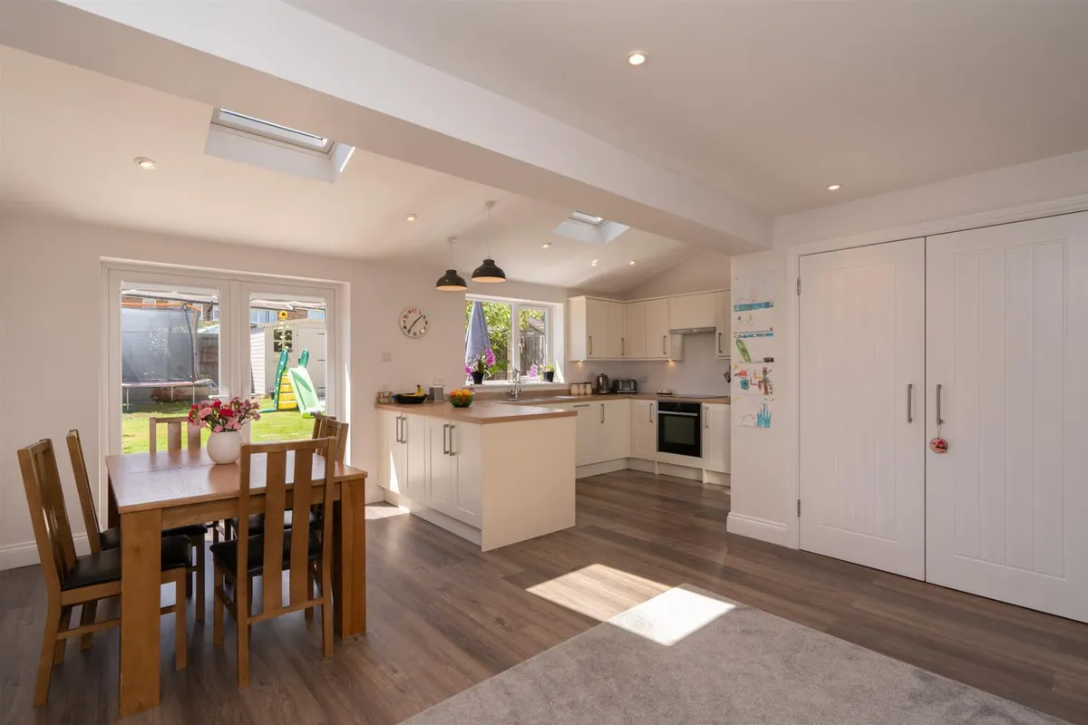 Howards Drive, Gadebridge, Hemel Hempstead, Hertfordshire, HP1 3NW