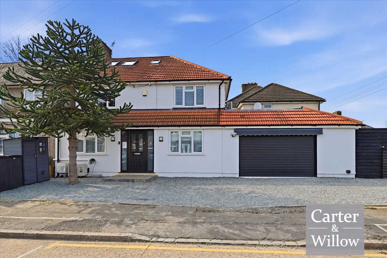 Dronfield Gardens, Essex Image 1