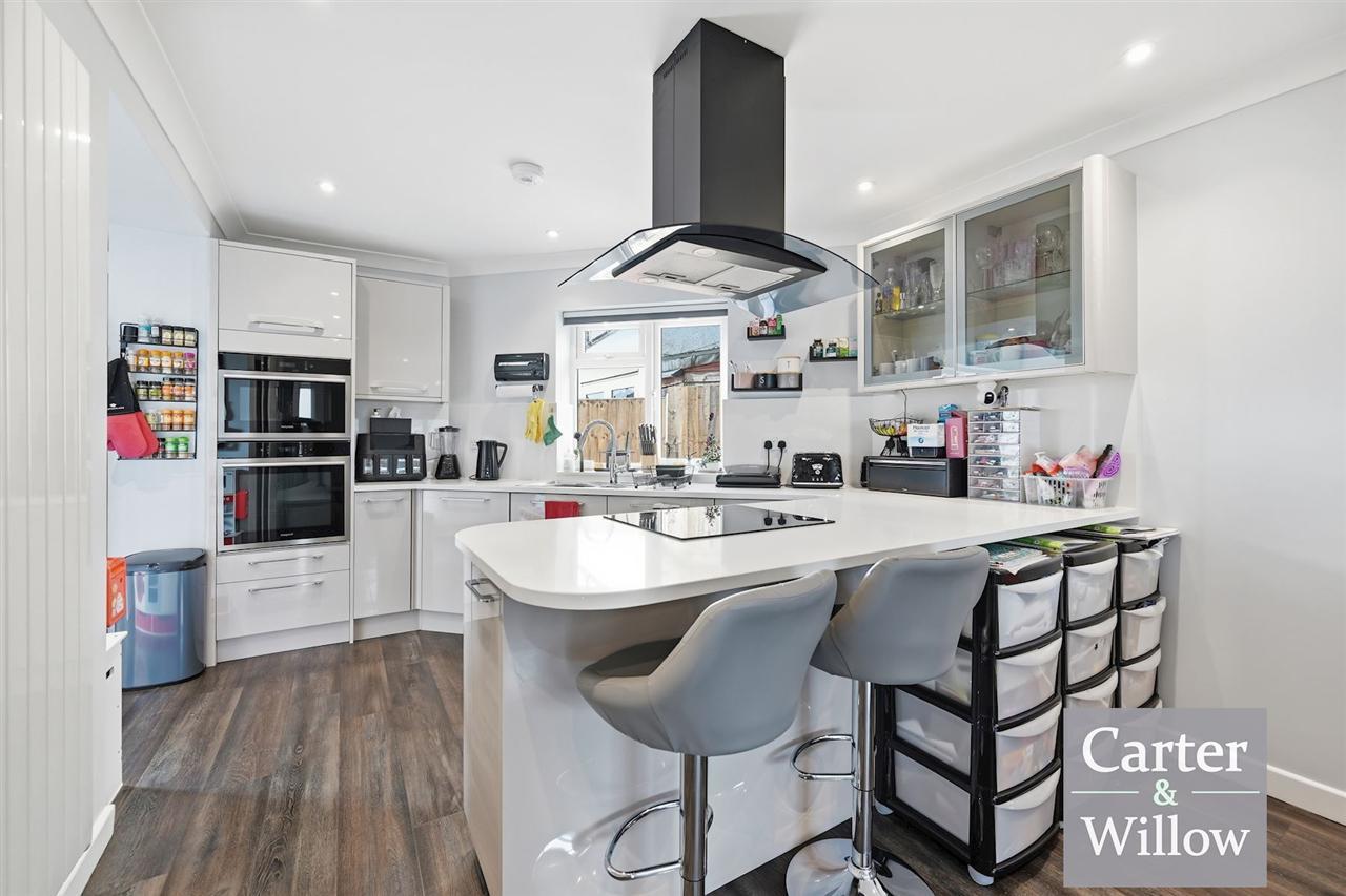 Dronfield Gardens, Essex Image 3