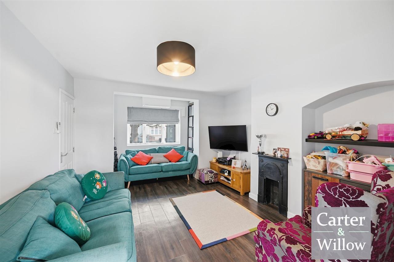 Dronfield Gardens, Essex Image 7