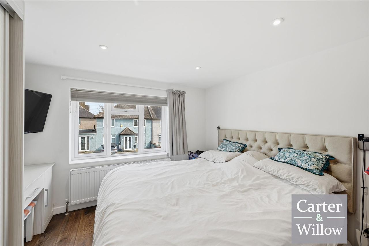 Dronfield Gardens, Essex Image 9