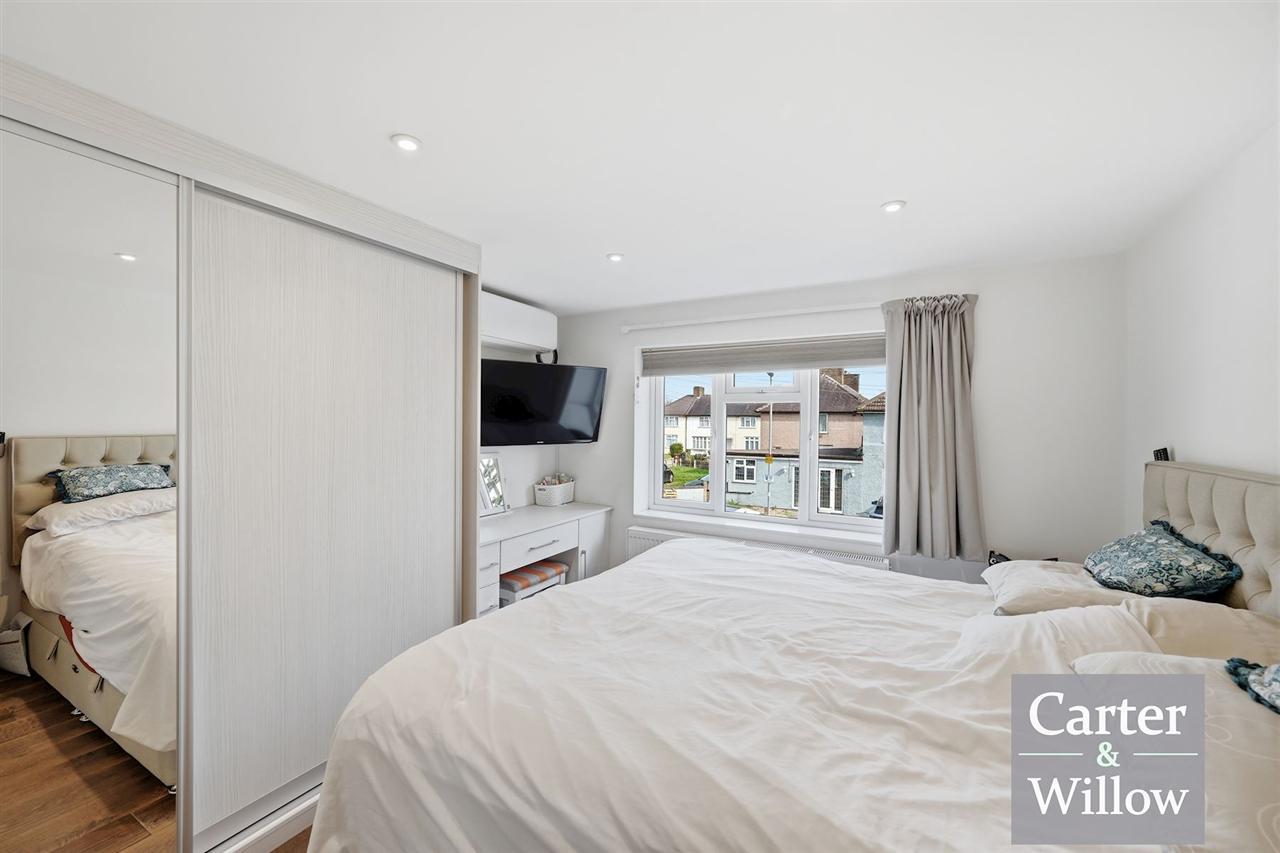 Dronfield Gardens, Essex Image 10