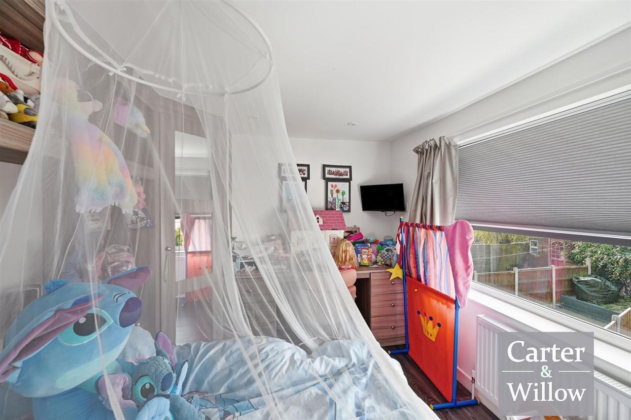 Dronfield Gardens, Essex Image 11