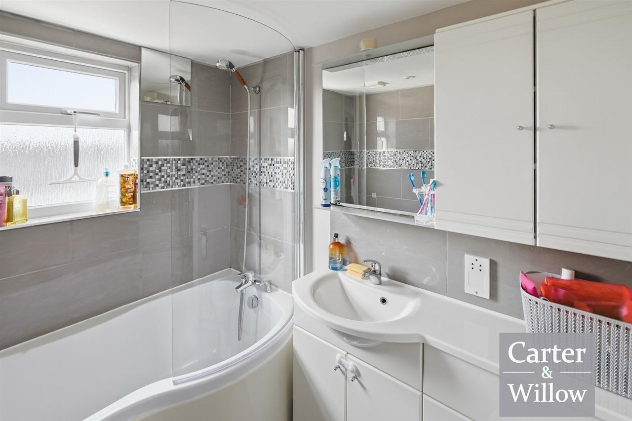 Dronfield Gardens, Essex Image 16