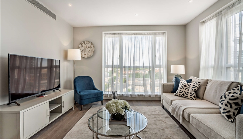 Luxury Two Bedroom Apartment To Let  Work From Home Space & River Views  E14 Image 2