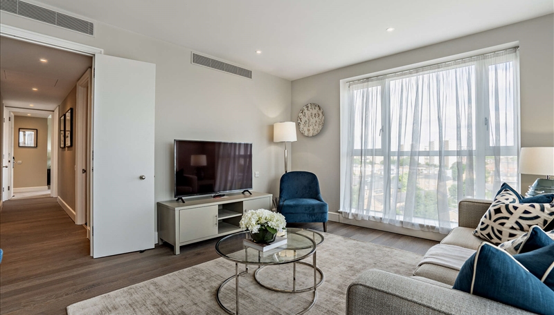 Luxury Two Bedroom Apartment To Let  Work From Home Space & River Views  E14 Image 3