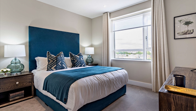 Luxury Two Bedroom Apartment To Let  Work From Home Space & River Views  E14 Image 7