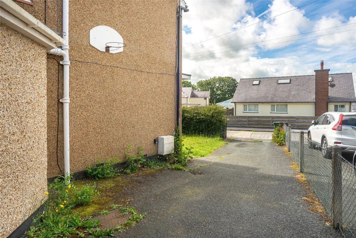 Y Rhos,, Penrhosgarnedd, Bangor, Gwynedd, LL57
