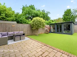 Windsor Gardens, Epsom thumb 3
