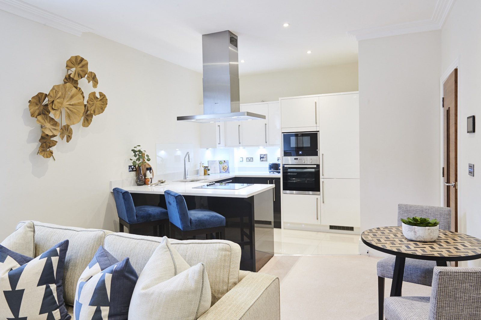 Luxury One Bedroom Apartment To Let  Riverside Warehouse Conversion  W6 Image 3