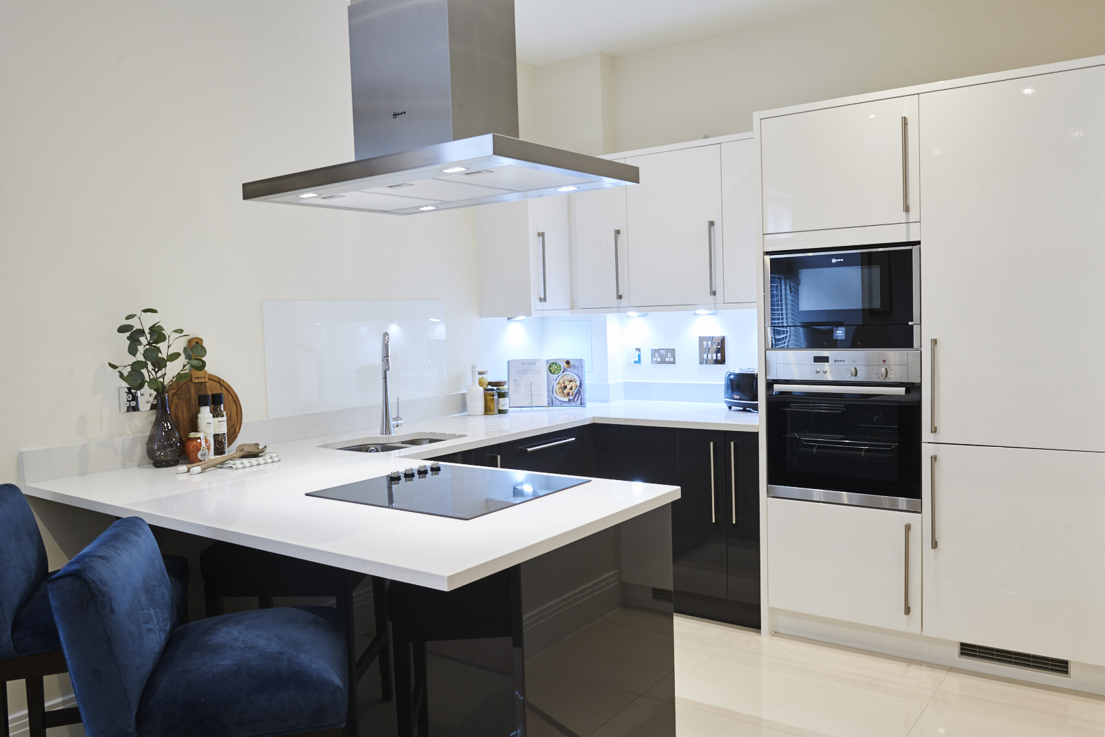 Luxury One Bedroom Apartment To Let  Riverside Warehouse Conversion  W6 Image 4