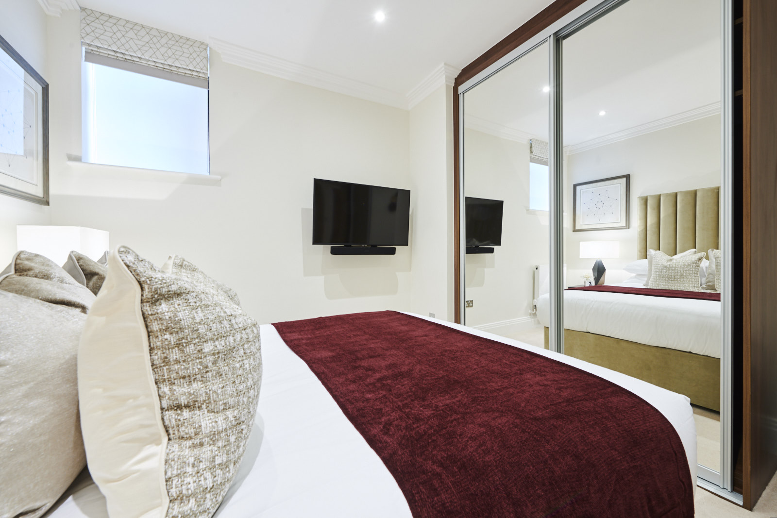 Luxury One Bedroom Apartment To Let  Riverside Warehouse Conversion  W6 Image 8