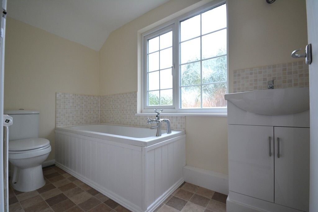 Yallops Close, Harleston Image 17