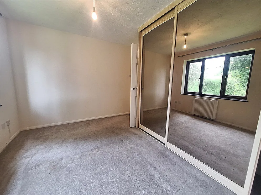 Property carousel item 9