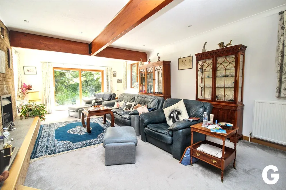 Property carousel item 6