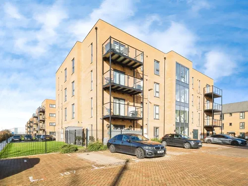 Heriot Road, Rainhamphoto