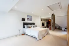 The Cloisters Bridgeman Drive SL4 photo 14