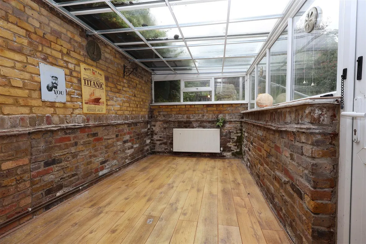 Rockliffe Avenue, Kings Langley, Hertfordshire, WD4 8DR