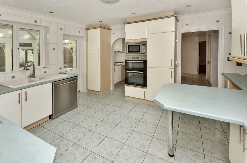 Property carousel item 4