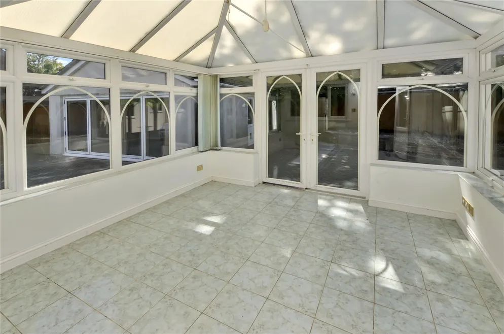 Property carousel item 6