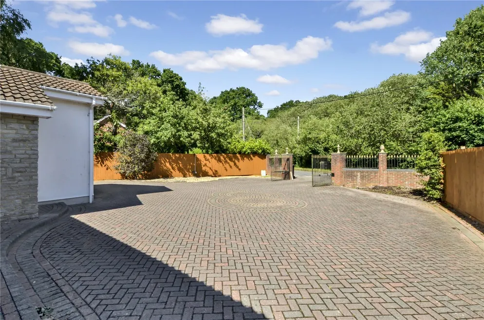 Property carousel item 25