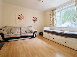 Gabalfa Avenue, Cardiff thumb 3