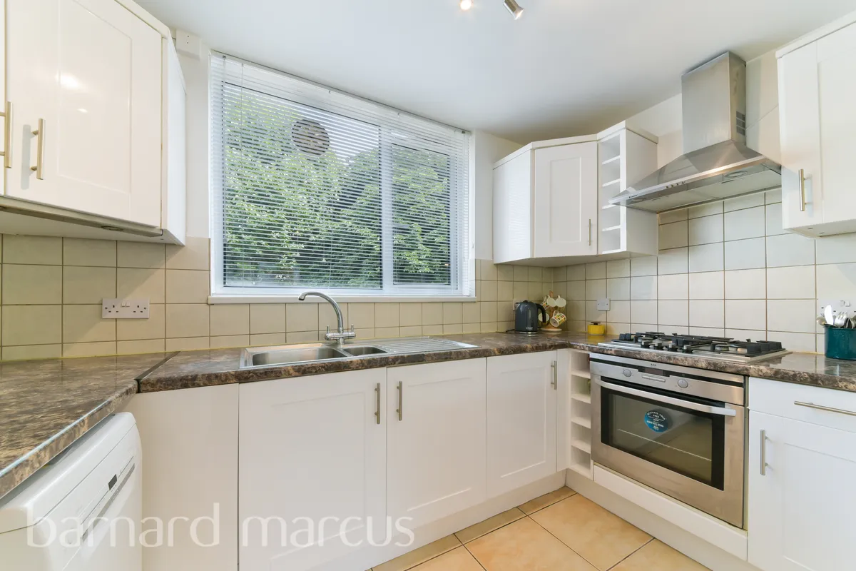 Ashley Crescent, LONDON