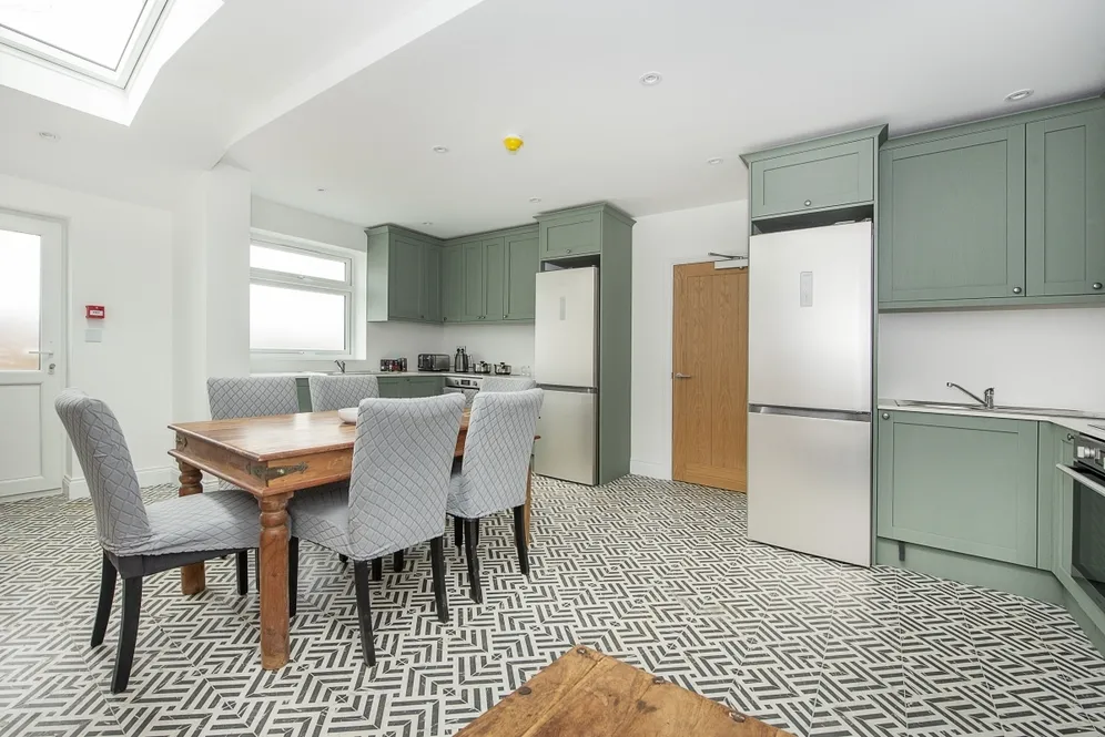 Park Avenue Hounslow TW3 photo 3