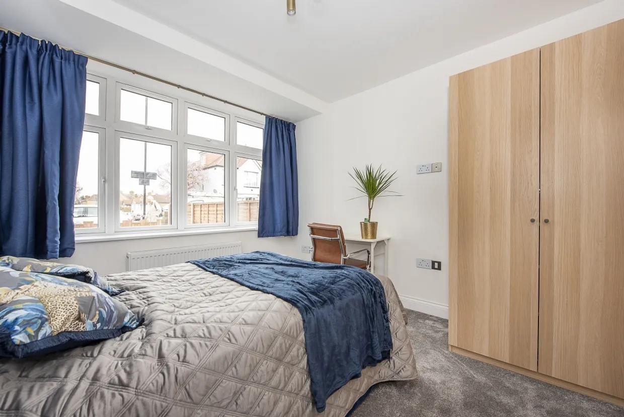 Park Avenue Hounslow TW3 photo 5