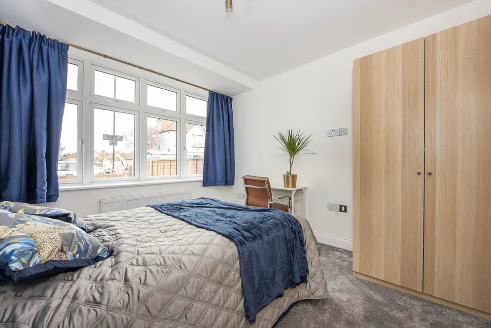 Park Avenue Hounslow TW3 photo 5