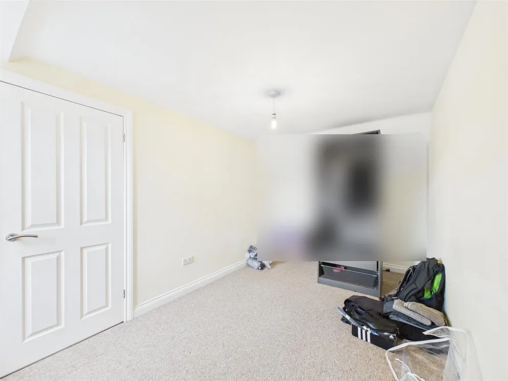 Property carousel item 9