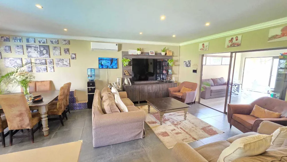South Africa, Gauteng, Buurendal, Klipplaat Drive, 14