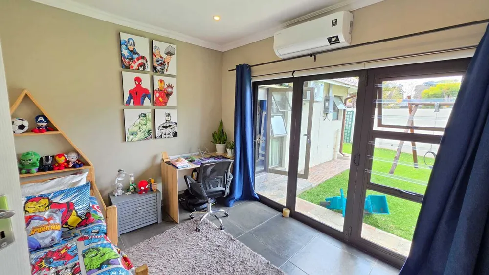 South Africa, Gauteng, Buurendal, Klipplaat Drive, 14