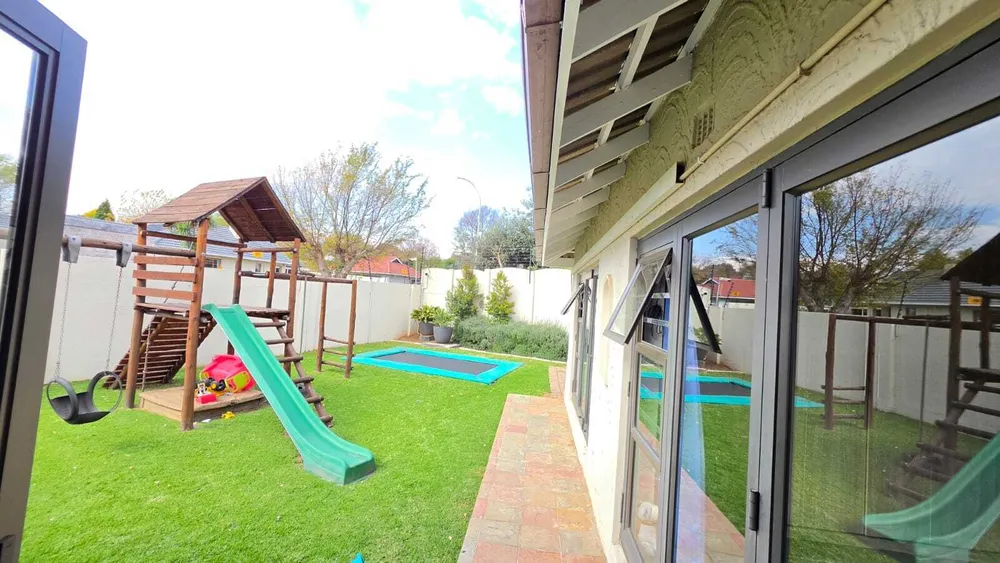 South Africa, Gauteng, Buurendal, Klipplaat Drive, 14