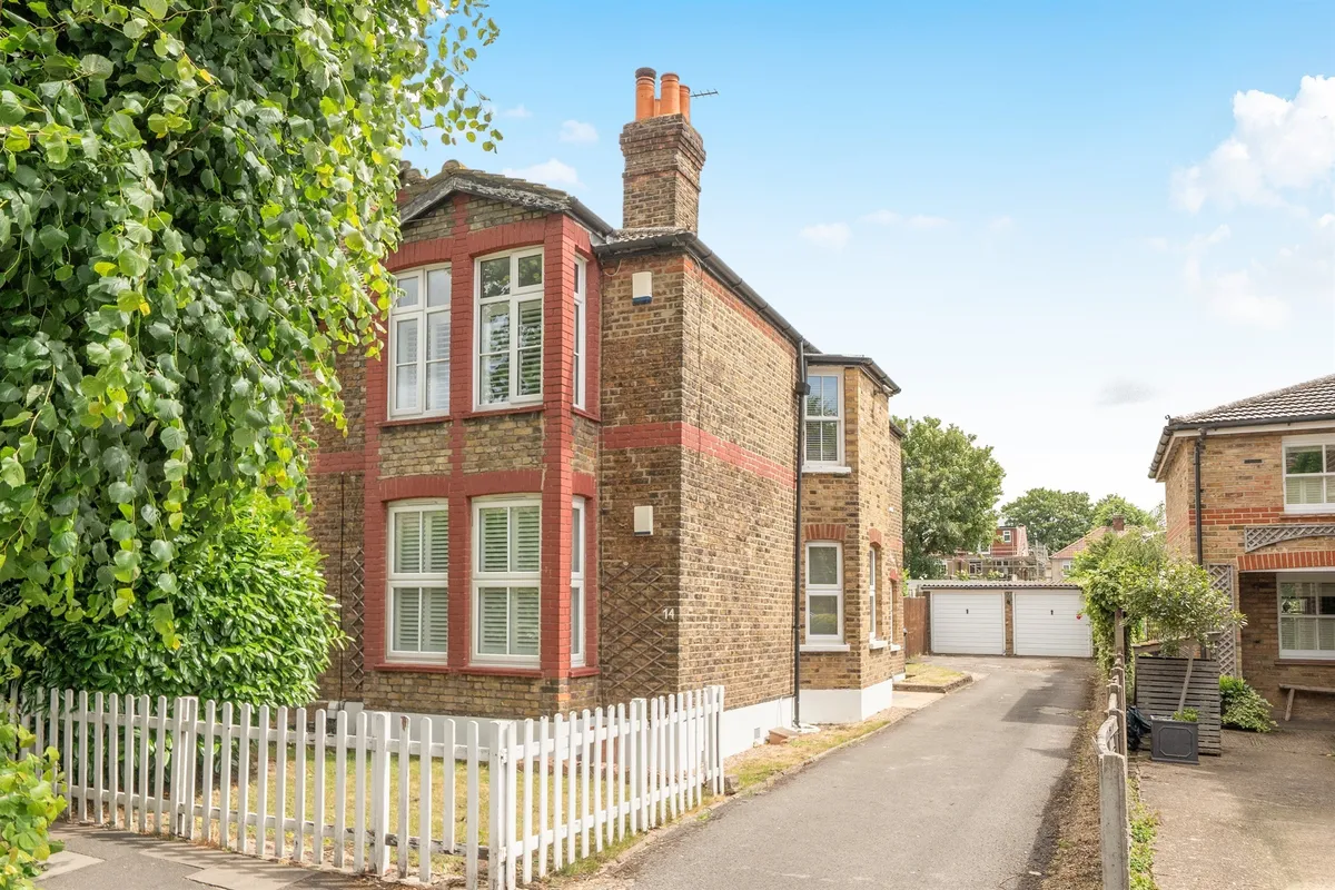 Second Avenue, Enfield