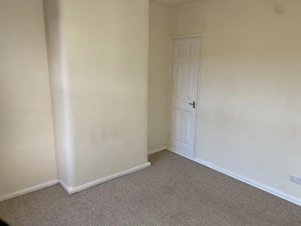 Property carousel item 12