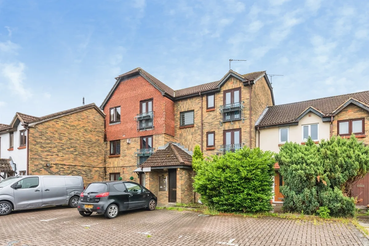 Castilian Mews, Shaw, Swindon