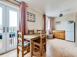 Castilian Mews, Shaw, Swindon thumb 3