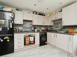 Diamond Drive, Didcot thumb 2