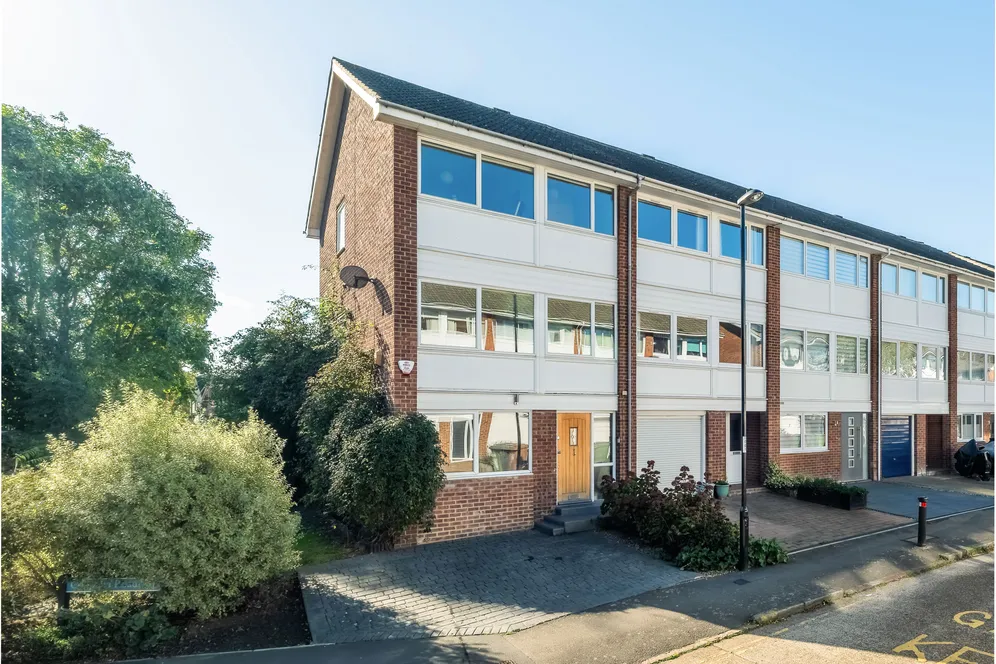 Coppelia Road, London, SE3 photo 3