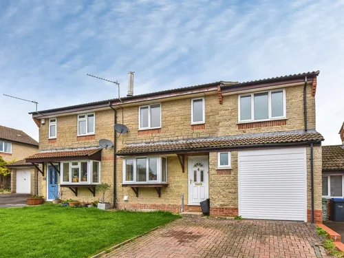 Bright Close, Chippenhamphoto