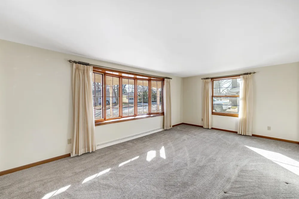 1082 Kenwood St, Green Bay, WI 54304