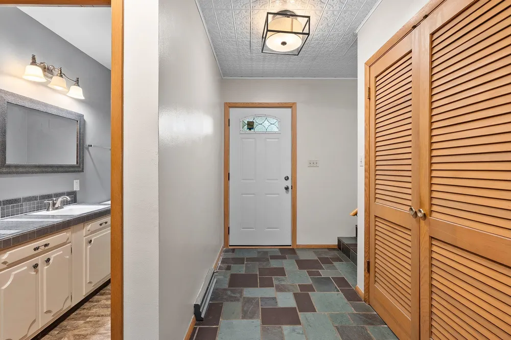 1618 S Riverdale Dr, Appleton, WI 54914