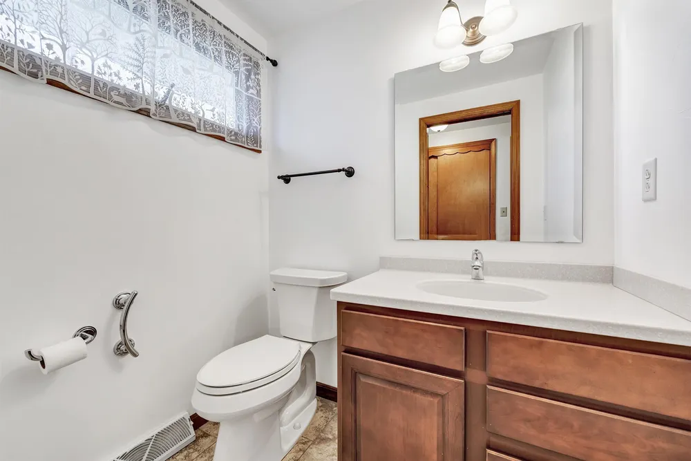 1082 Kenwood St, Green Bay, WI 54304