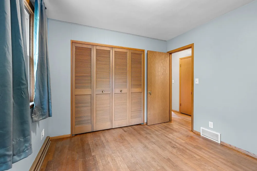 1618 S Riverdale Dr, Appleton, WI 54914