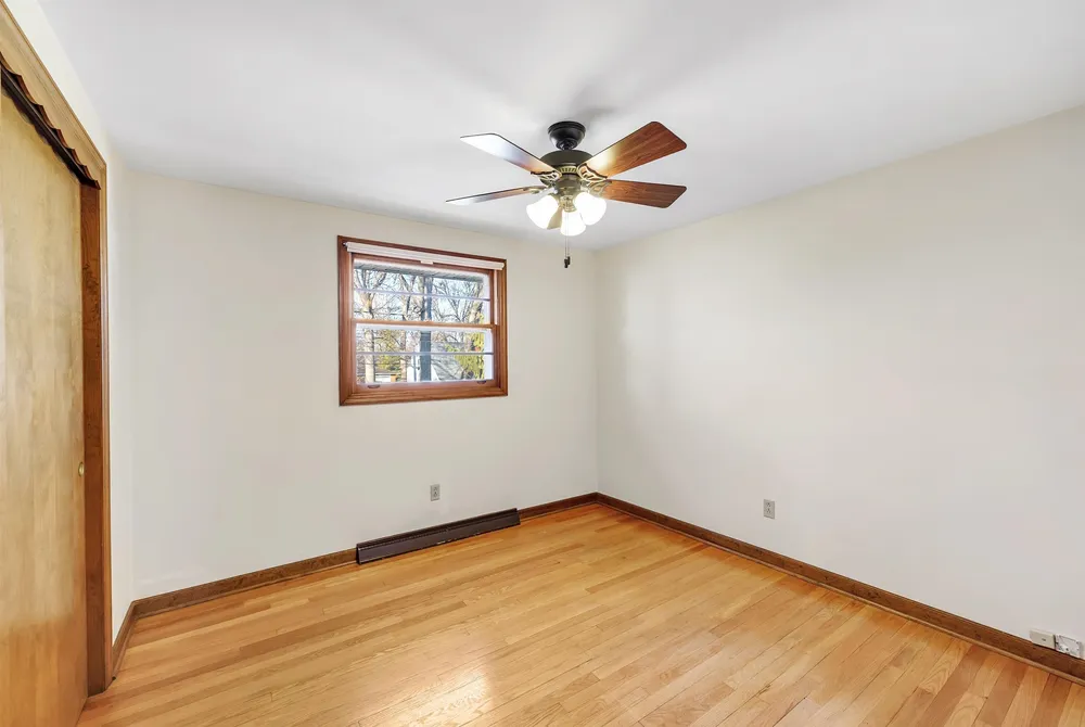 1082 Kenwood St, Green Bay, WI 54304